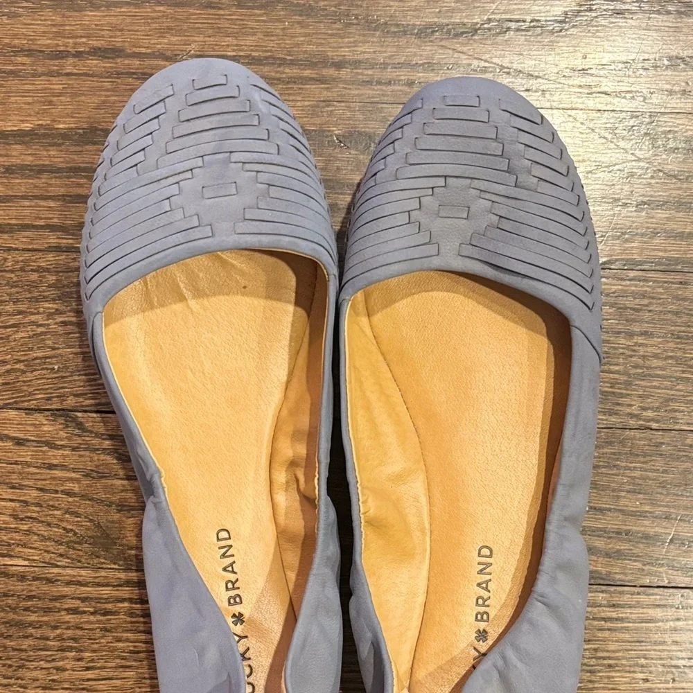 Women’s Lucky Brand bluish gray flats